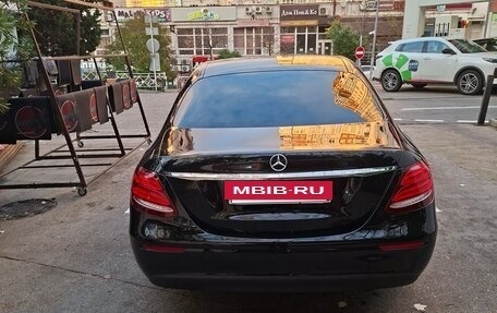 Mercedes-Benz E-Класс, 2019 год, 2 100 000 рублей, 5 фотография