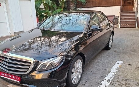 Mercedes-Benz E-Класс, 2019 год, 2 100 000 рублей, 2 фотография