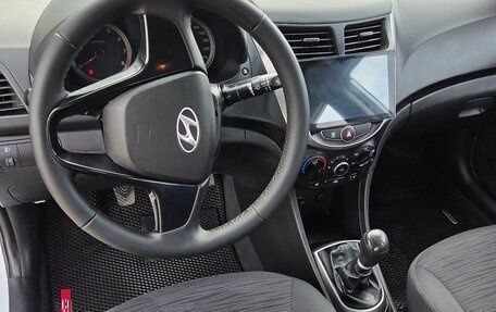 Hyundai Solaris II рестайлинг, 2014 год, 945 000 рублей, 10 фотография