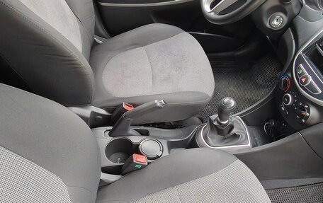 Hyundai Solaris II рестайлинг, 2013 год, 750 000 рублей, 9 фотография