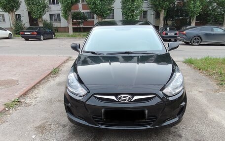 Hyundai Solaris II рестайлинг, 2013 год, 750 000 рублей, 2 фотография