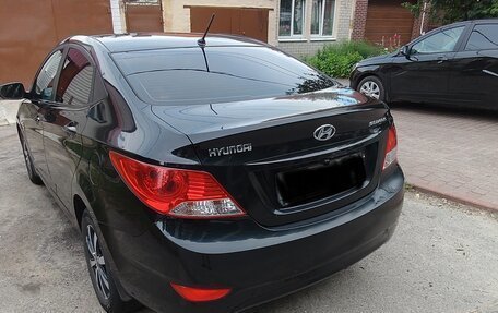 Hyundai Solaris II рестайлинг, 2013 год, 750 000 рублей, 3 фотография