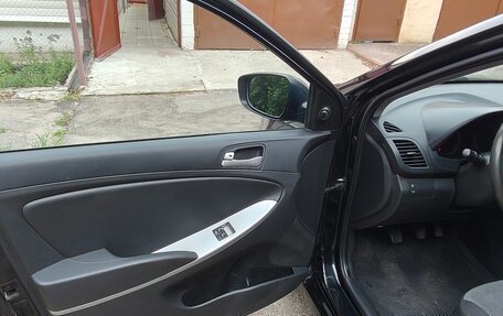 Hyundai Solaris II рестайлинг, 2013 год, 750 000 рублей, 15 фотография