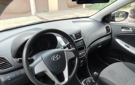 Hyundai Solaris II рестайлинг, 2013 год, 750 000 рублей, 13 фотография