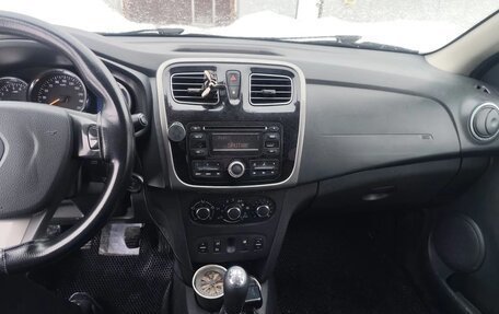 Renault Logan II, 2017 год, 560 000 рублей, 13 фотография