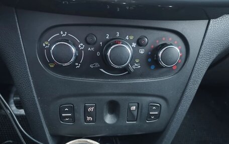 Renault Logan II, 2017 год, 560 000 рублей, 9 фотография