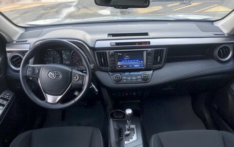 Toyota RAV4, 2017 год, 2 650 000 рублей, 10 фотография
