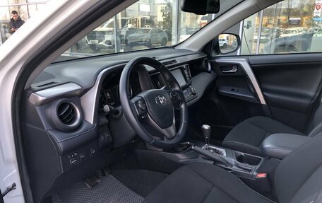 Toyota RAV4, 2017 год, 2 650 000 рублей, 9 фотография