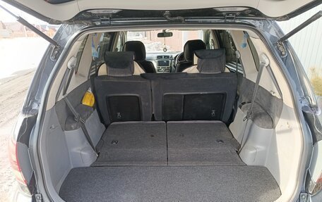 Toyota Ipsum II, 2001 год, 820 000 рублей, 5 фотография