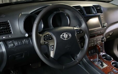 Toyota Highlander III, 2013 год, 1 899 000 рублей, 15 фотография