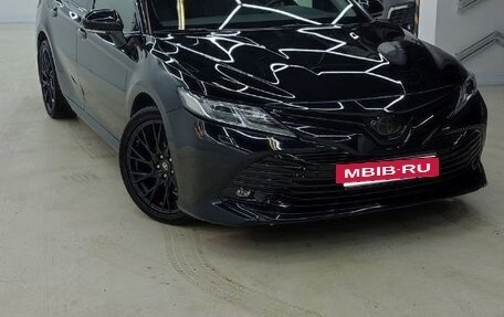 Toyota Camry, 2019 год, 3 200 000 рублей, 4 фотография