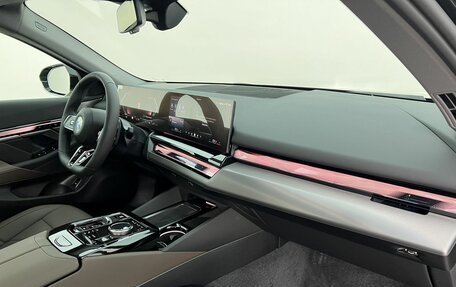 BMW 5 серия, 2025 год, 8 390 000 рублей, 9 фотография