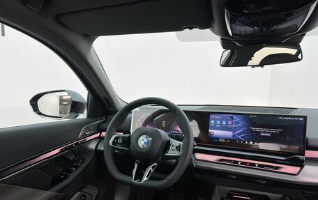 BMW 5 серия, 2025 год, 8 390 000 рублей, 13 фотография