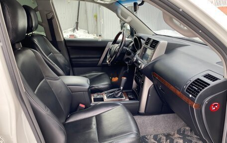 Toyota Land Cruiser Prado 150 рестайлинг 2, 2013 год, 3 700 000 рублей, 22 фотография