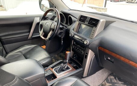 Toyota Land Cruiser Prado 150 рестайлинг 2, 2013 год, 3 700 000 рублей, 25 фотография