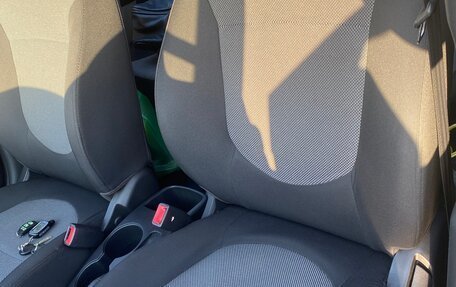 Hyundai Solaris II рестайлинг, 2011 год, 700 000 рублей, 19 фотография