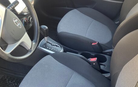 Hyundai Solaris II рестайлинг, 2011 год, 700 000 рублей, 23 фотография