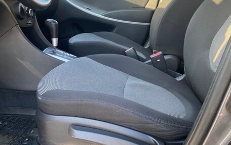 Hyundai Solaris II рестайлинг, 2011 год, 700 000 рублей, 21 фотография