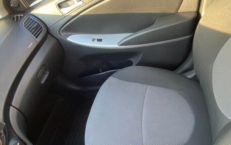 Hyundai Solaris II рестайлинг, 2011 год, 700 000 рублей, 22 фотография