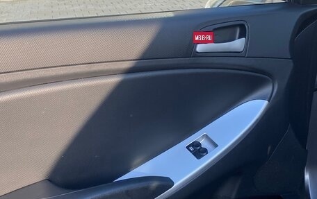 Hyundai Solaris II рестайлинг, 2011 год, 700 000 рублей, 32 фотография