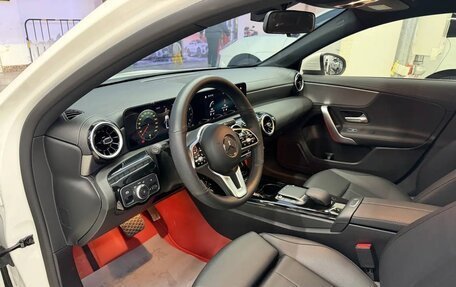 Mercedes-Benz A-Класс, 2022 год, 1 990 000 рублей, 11 фотография