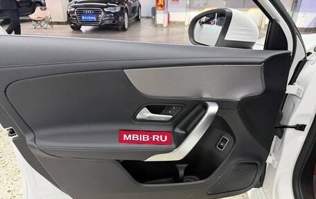 Mercedes-Benz A-Класс, 2022 год, 1 990 000 рублей, 15 фотография