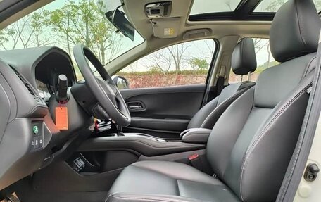 Honda Vezel, 2022 год, 1 880 000 рублей, 10 фотография