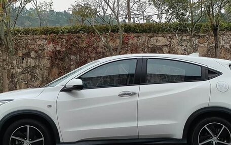 Honda Vezel, 2022 год, 1 880 000 рублей, 4 фотография