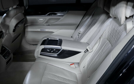 BMW 7 серия, 2016 год, 2 899 000 рублей, 10 фотография