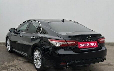 Toyota Camry, 2019 год, 3 250 000 рублей, 7 фотография