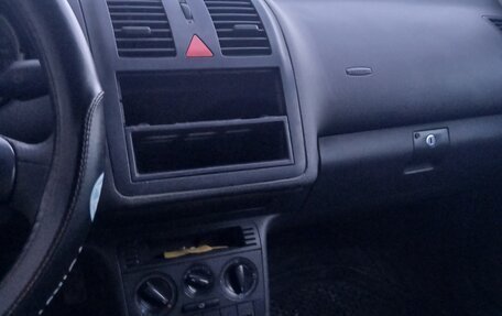 Volkswagen Polo III рестайлинг, 2000 год, 160 000 рублей, 8 фотография