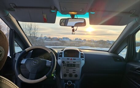 Opel Zafira B, 2010 год, 800 000 рублей, 9 фотография