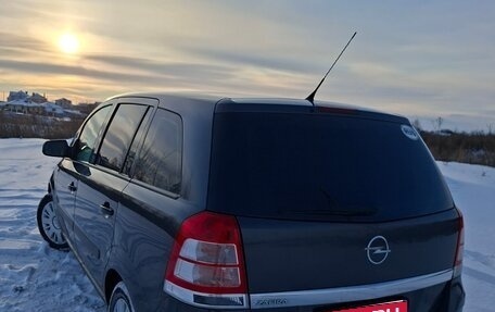 Opel Zafira B, 2010 год, 800 000 рублей, 2 фотография