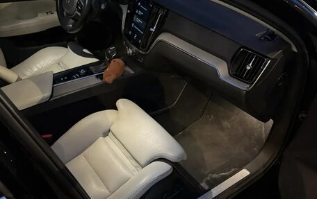 Volvo V60 II, 2020 год, 2 650 000 рублей, 14 фотография