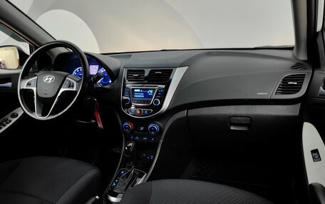 Hyundai Solaris II рестайлинг, 2015 год, 1 029 000 рублей, 13 фотография