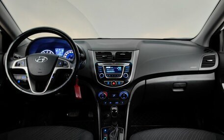 Hyundai Solaris II рестайлинг, 2015 год, 1 029 000 рублей, 12 фотография