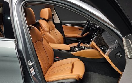 BMW 5 серия, 2022 год, 5 990 000 рублей, 16 фотография