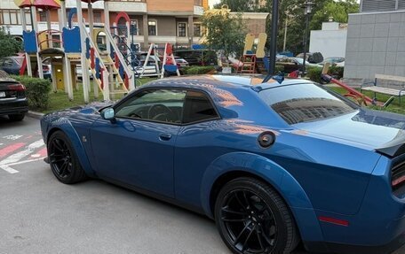 Dodge Challenger III рестайлинг 2, 2022 год, 7 499 000 рублей, 3 фотография