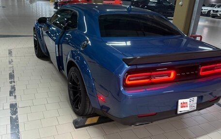 Dodge Challenger III рестайлинг 2, 2022 год, 7 499 000 рублей, 2 фотография