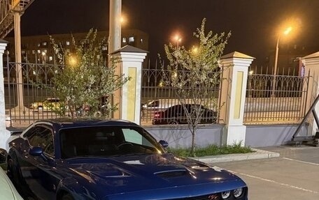 Dodge Challenger III рестайлинг 2, 2022 год, 7 499 000 рублей, 4 фотография