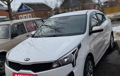 KIA Rio IV, 2021 год, 1 750 000 рублей, 2 фотография