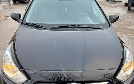 Hyundai Solaris II рестайлинг, 2012 год, 710 000 рублей, 3 фотография