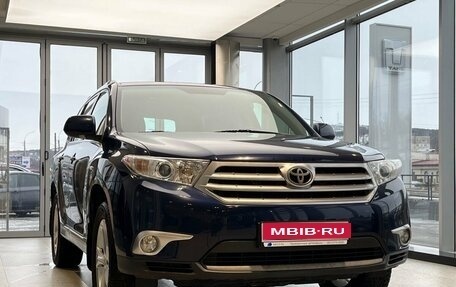 Toyota Highlander III, 2011 год, 2 430 000 рублей, 1 фотография