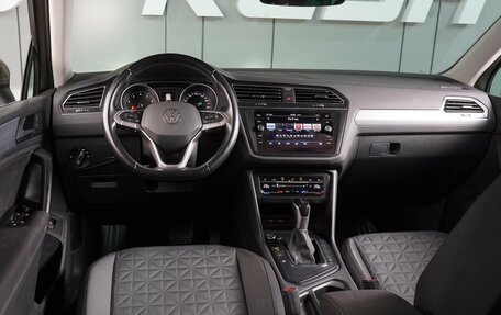 Volkswagen Tiguan II, 2021 год, 3 199 000 рублей, 6 фотография