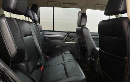 Mitsubishi Pajero IV, 2013 год, 2 130 000 рублей, 11 фотография