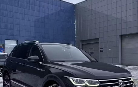 Volkswagen Tiguan II, 2022 год, 2 880 000 рублей, 1 фотография