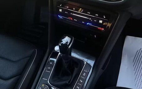 Volkswagen Tiguan II, 2022 год, 2 880 000 рублей, 14 фотография