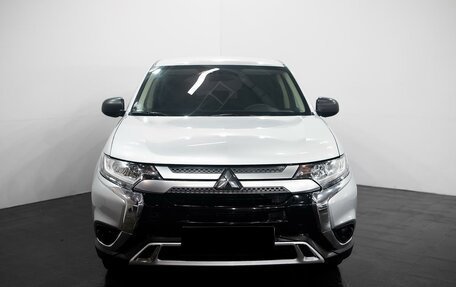 Mitsubishi Outlander III рестайлинг 3, 2019 год, 2 296 000 рублей, 2 фотография