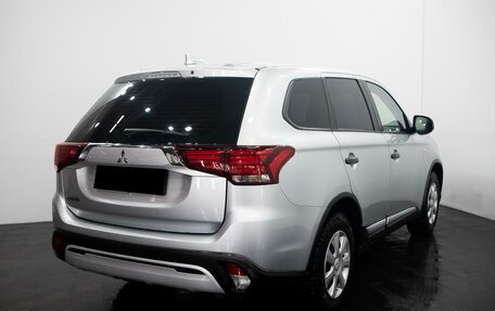 Mitsubishi Outlander III рестайлинг 3, 2019 год, 2 296 000 рублей, 4 фотография