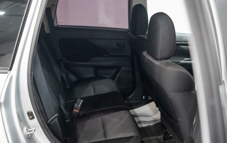 Mitsubishi Outlander III рестайлинг 3, 2019 год, 2 296 000 рублей, 13 фотография